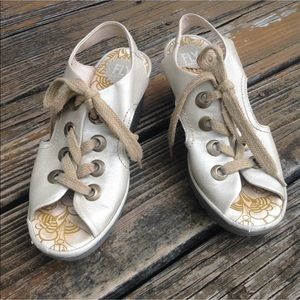 Fly London Ylva Gold Pearl Platinum Platform Lace Peep Toe Sandals 9 9.5 EU 40